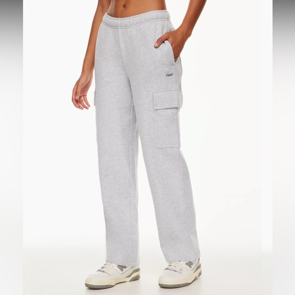 🎉HOST PICK🎉 NWT Aritzia Cozy Fleece Cargo Sweats